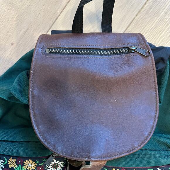Vintage JanSport 90s Green Backpack Brown Leather Flap Embroidered Floral Trim main image 11